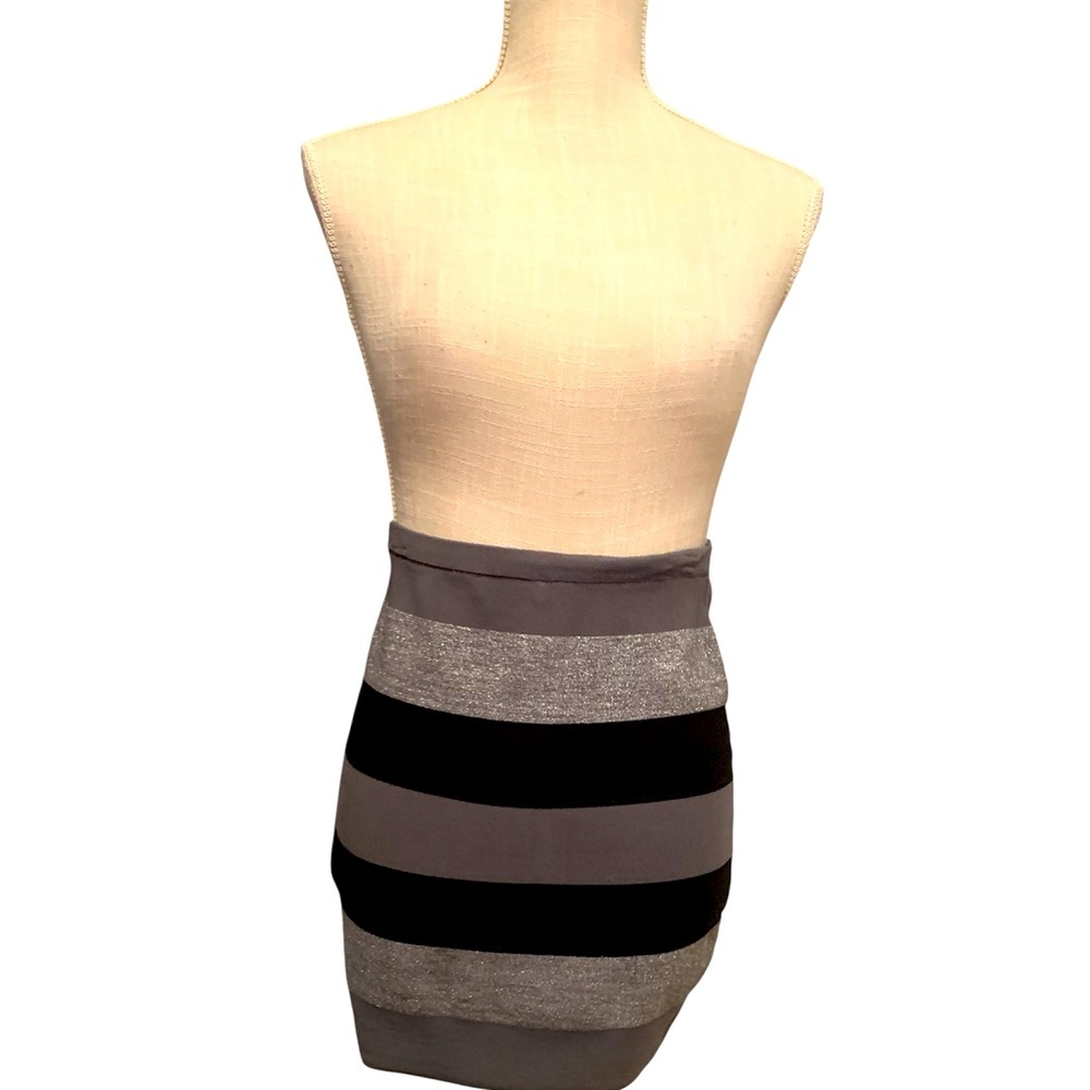 💕 BEBE💕SILVER KNIT SKIRT💕EXCELLENT CONDITION! - Picture 5 of 8